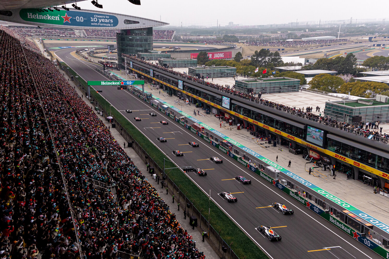 GP CINA, Andrea Kimi Antonelli (ITA) Mercedes AMG Formula One Team W17 davanti a at the partenza of the race.
15.03.2026. Formula 1 World Championship, Rd 2, Chinese Grand Prix, Shanghai, China, Gara Day.
- www.xpbimages.com, EMail: requests@xpbimages.com © Copyright: Denny / XPB Images