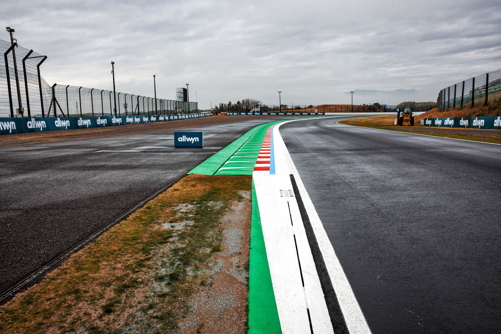 GP GIAPPONE, Circuit detail - 130R.
26.03.2026. Formula 1 World Championship, Rd 3, Japanese Grand Prix, Suzuka, Japan, Preparation Day.
- www.xpbimages.com, EMail: requests@xpbimages.com © Copyright: Bearne / XPB Images