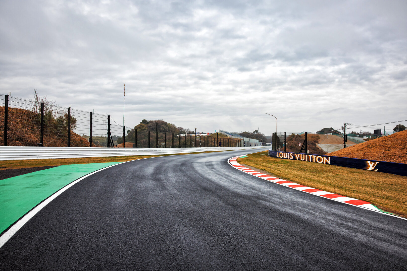 GP GIAPPONE, Circuit detail - 130R.
26.03.2026. Formula 1 World Championship, Rd 3, Japanese Grand Prix, Suzuka, Japan, Preparation Day.
- www.xpbimages.com, EMail: requests@xpbimages.com © Copyright: Bearne / XPB Images