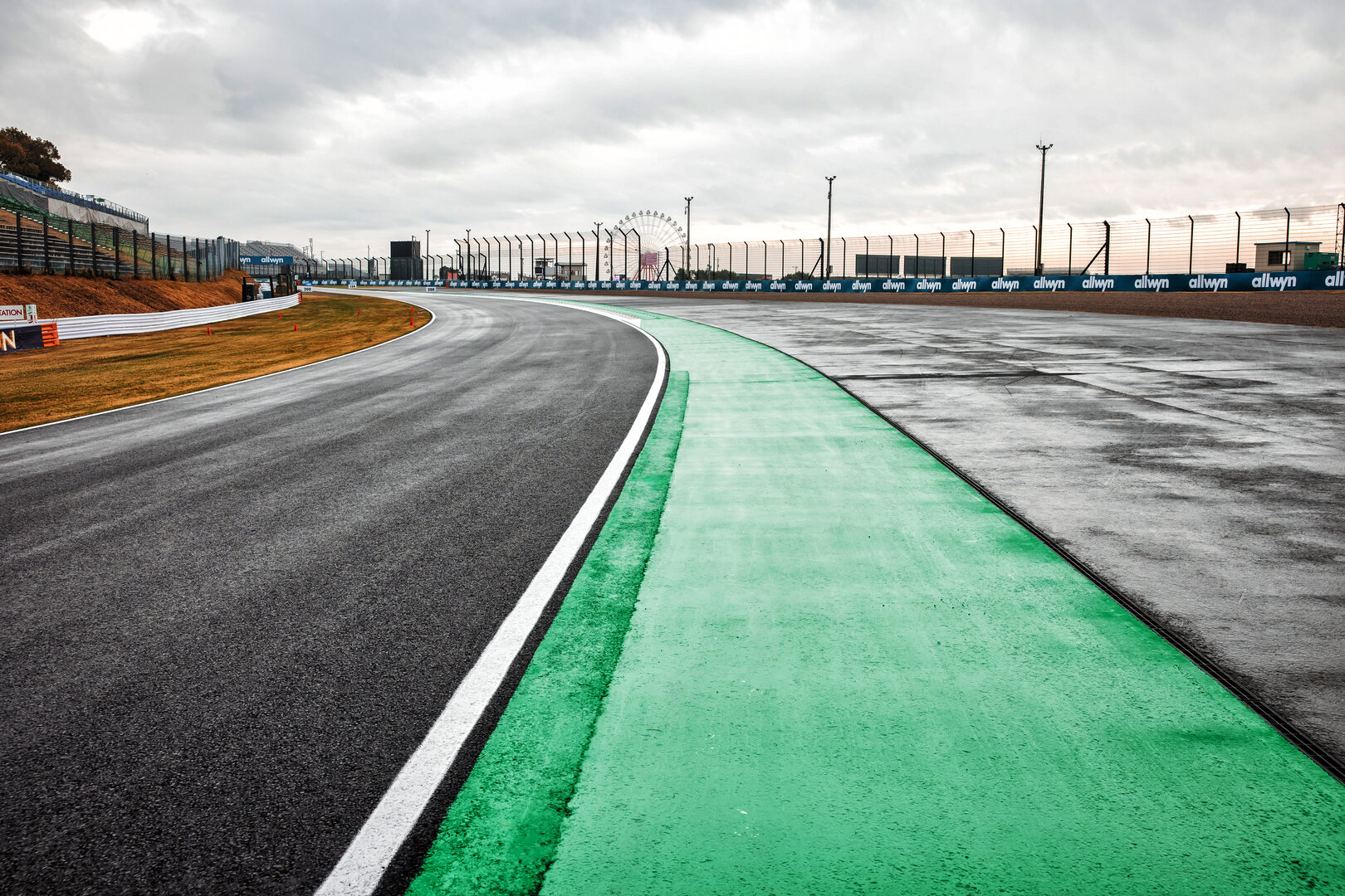 GP GIAPPONE, Circuit detail - 130R.
26.03.2026. Formula 1 World Championship, Rd 3, Japanese Grand Prix, Suzuka, Japan, Preparation Day.
- www.xpbimages.com, EMail: requests@xpbimages.com © Copyright: Bearne / XPB Images