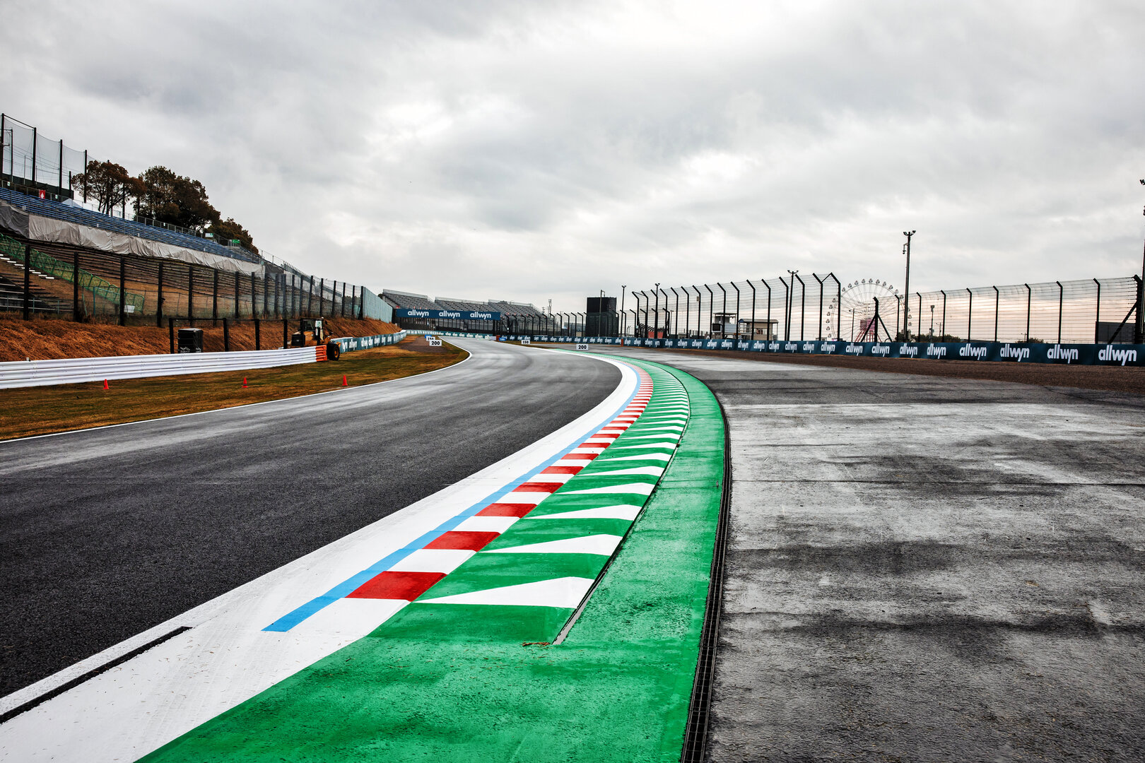 GP GIAPPONE, Circuit detail - 130R.
26.03.2026. Formula 1 World Championship, Rd 3, Japanese Grand Prix, Suzuka, Japan, Preparation Day.
- www.xpbimages.com, EMail: requests@xpbimages.com © Copyright: Bearne / XPB Images