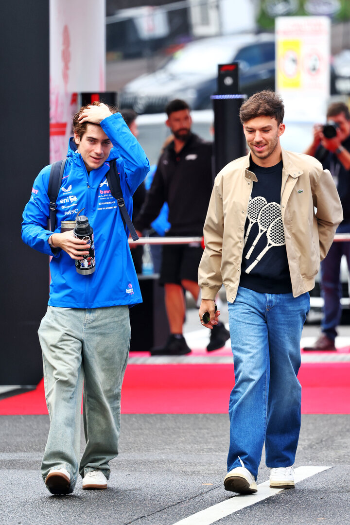 GP GIAPPONE, (L to R): Franco Colapinto (ARG) Alpine F1 Team with Pierre Gasly (FRA) Alpine F1 Team.
26.03.2026. Formula 1 World Championship, Rd 3, Japanese Grand Prix, Suzuka, Japan, Preparation Day.
- www.xpbimages.com, EMail: requests@xpbimages.com © Copyright: Bearne / XPB Images