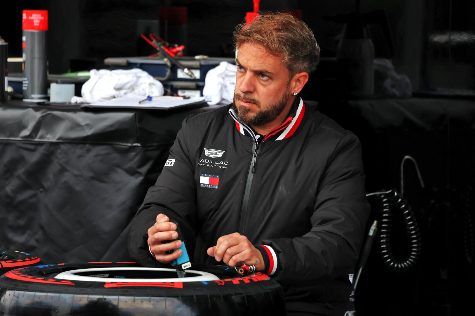 GP GIAPPONE, Cadillac Formula 1 Team mechanic.
26.03.2026. Formula 1 World Championship, Rd 3, Japanese Grand Prix, Suzuka, Japan, Preparation Day.
 - www.xpbimages.com, EMail: requests@xpbimages.com © Copyright: Rew / XPB Images