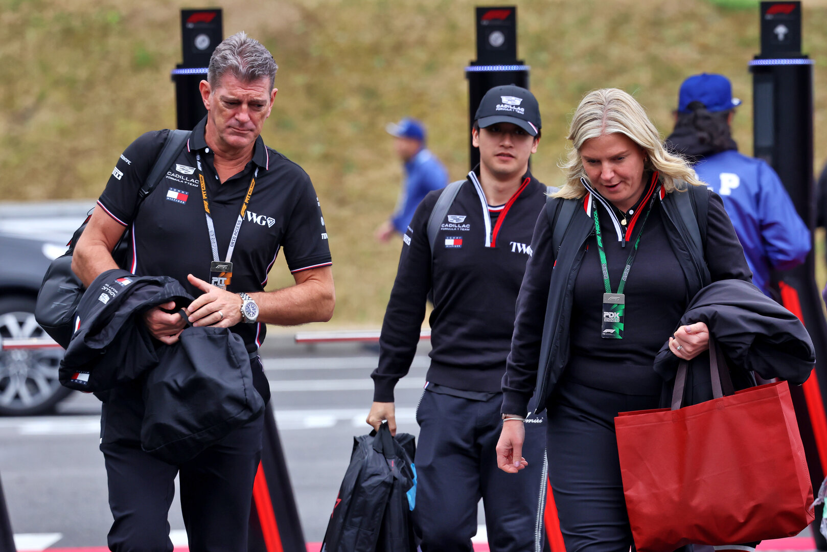 GP GIAPPONE, (L to R): Graeme Lowdon (GBR) Cadillac Formula 1 Team, Team Principal with Zhou Guanyu (CHN) Cadillac Formula 1 Team Reserve Driver e Laura Marchant (GBR) Cadillac Formula 1 Team Executive Assistant.
26.03.2026. Formula 1 World Championship, Rd 3, Japanese Grand Prix, Suzuka, Japan, Preparation Day.
- www.xpbimages.com, EMail: requests@xpbimages.com © Copyright: Rew / XPB Images
