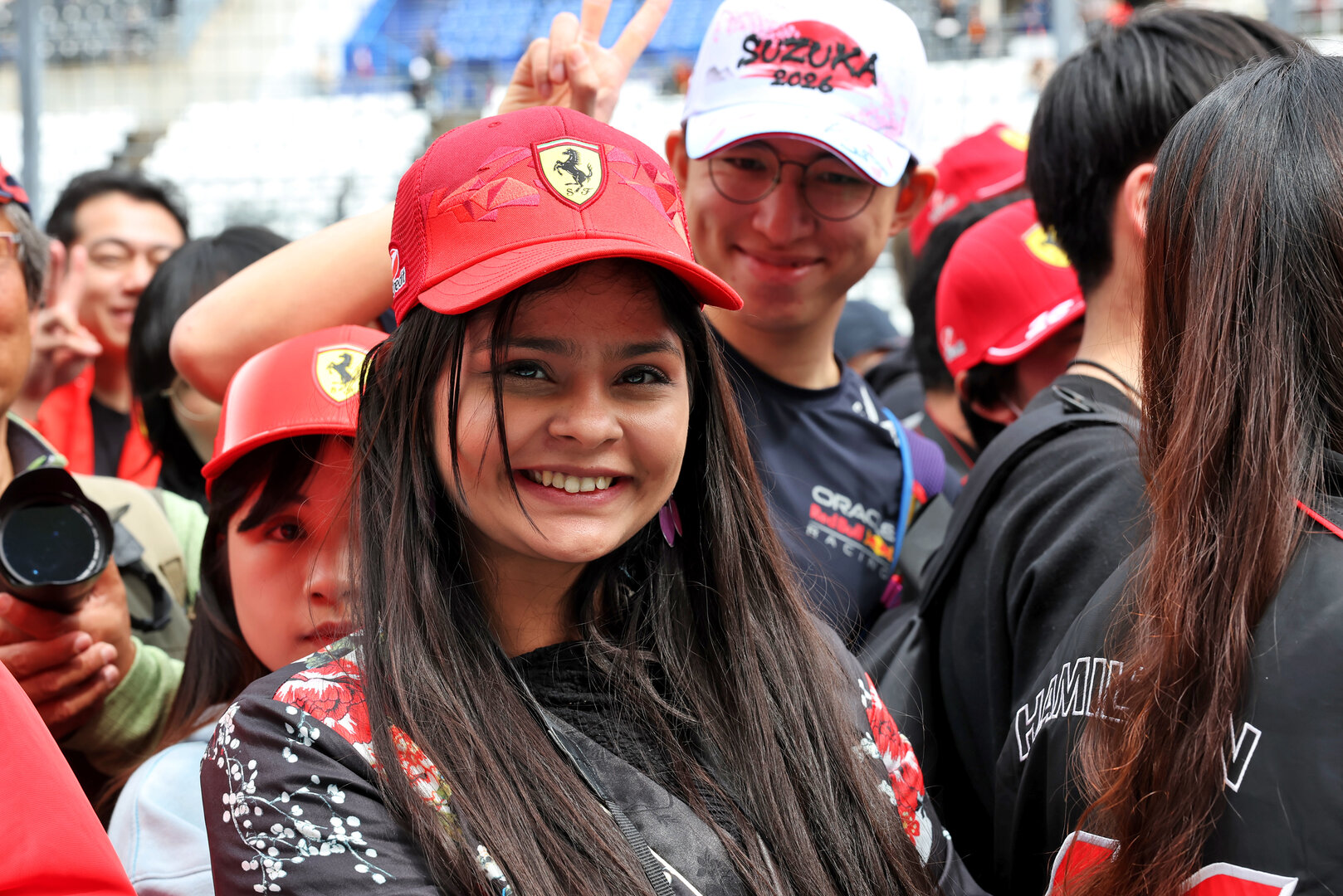 GP GIAPPONE, Circuit Atmosfera - fans in the pits.
26.03.2026. Formula 1 World Championship, Rd 3, Japanese Grand Prix, Suzuka, Japan, Preparation Day.
- www.xpbimages.com, EMail: requests@xpbimages.com © Copyright: Rew / XPB Images