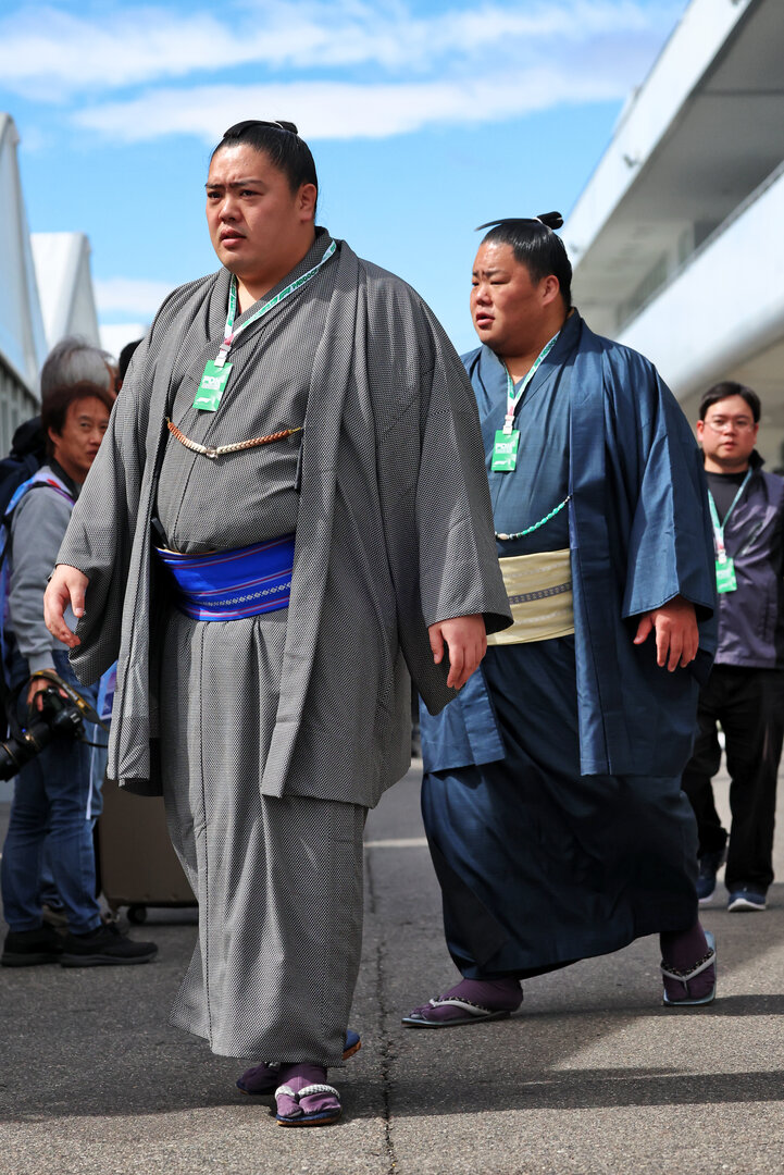GP GIAPPONE, Paddock Atmosfera - sumo wrestlers.
26.03.2026. Formula 1 World Championship, Rd 3, Japanese Grand Prix, Suzuka, Japan, Preparation Day.
- www.xpbimages.com, EMail: requests@xpbimages.com © Copyright: Rew / XPB Images