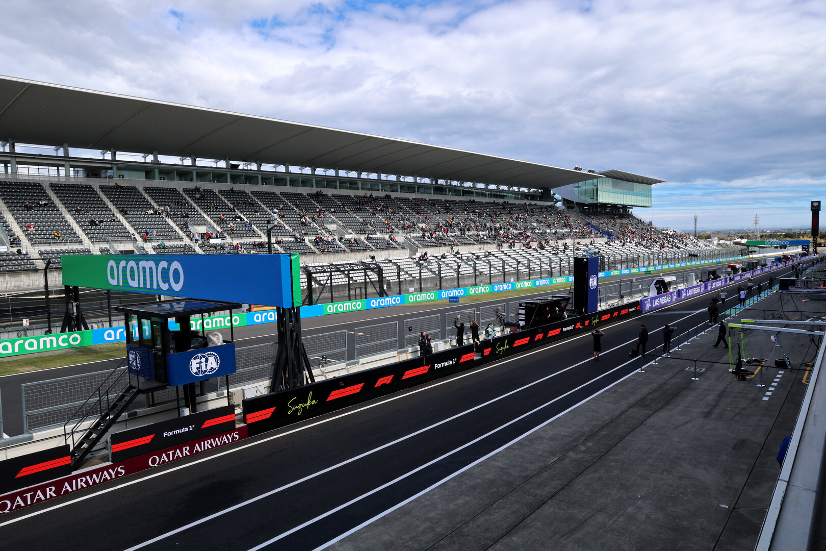 GP GIAPPONE, Circuit Atmosfera - pit lane.
26.03.2026. Formula 1 World Championship, Rd 3, Japanese Grand Prix, Suzuka, Japan, Preparation Day.
- www.xpbimages.com, EMail: requests@xpbimages.com © Copyright: Batchelor / XPB Images