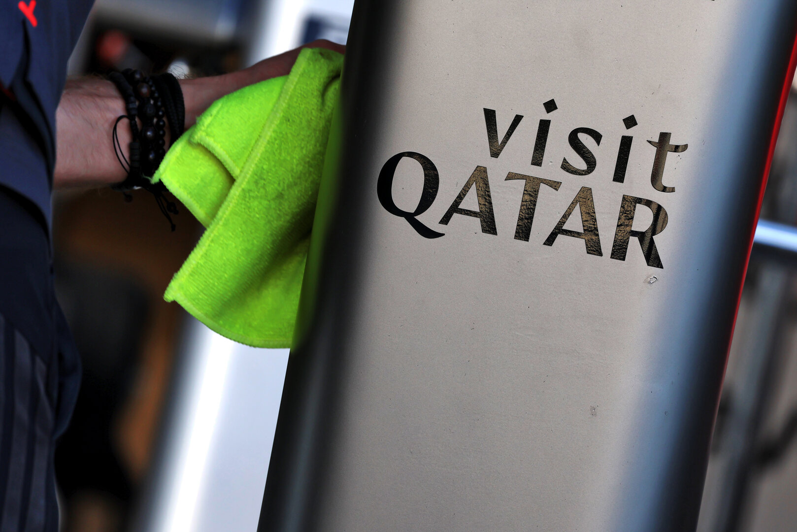 GP GIAPPONE, Audi F1 Team R26 nosecone - visit Qatar branding.
26.03.2026. Formula 1 World Championship, Rd 3, Japanese Grand Prix, Suzuka, Japan, Preparation Day.
- www.xpbimages.com, EMail: requests@xpbimages.com © Copyright: Rew / XPB Images
