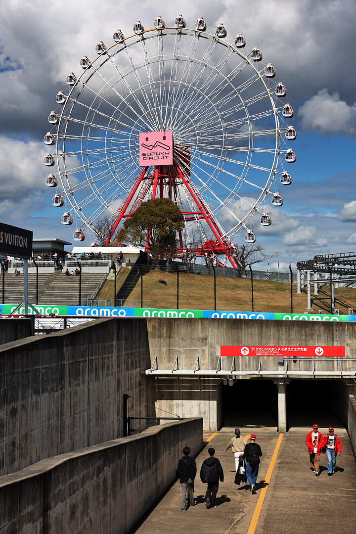 GP GIAPPONE, Circuit Atmosfera - fans.
26.03.2026. Formula 1 World Championship, Rd 3, Japanese Grand Prix, Suzuka, Japan, Preparation Day.
- www.xpbimages.com, EMail: requests@xpbimages.com © Copyright: Rew / XPB Images