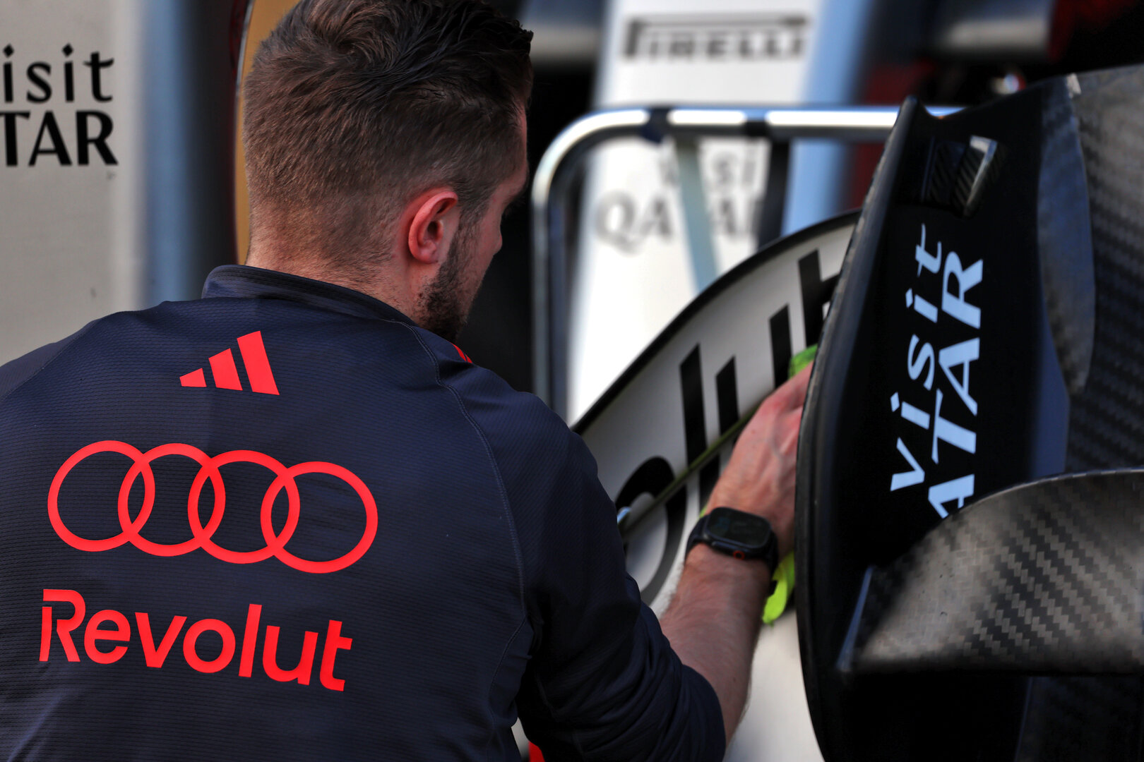 GP GIAPPONE, Audi F1 Team mechanic.
26.03.2026. Formula 1 World Championship, Rd 3, Japanese Grand Prix, Suzuka, Japan, Preparation Day.
- www.xpbimages.com, EMail: requests@xpbimages.com © Copyright: Rew / XPB Images