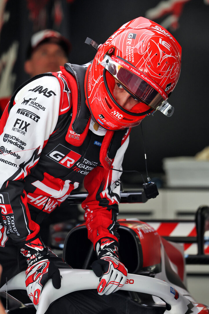 GP GIAPPONE, Esteban Ocon (FRA) Haas F1 Team.
26.03.2026. Formula 1 World Championship, Rd 3, Japanese Grand Prix, Suzuka, Japan, Preparation Day.
- www.xpbimages.com, EMail: requests@xpbimages.com © Copyright: Rew / XPB Images