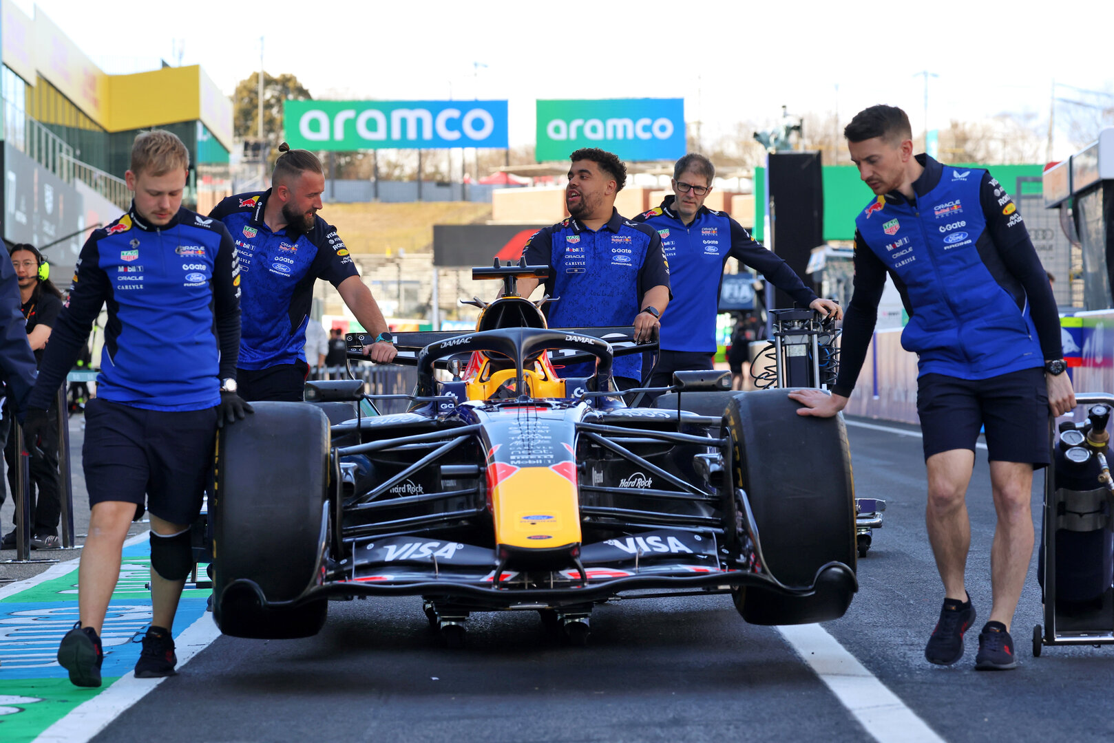 GP GIAPPONE, Red Bull Racing RB22 pushed down the pit lane.
26.03.2026. Formula 1 World Championship, Rd 3, Japanese Grand Prix, Suzuka, Japan, Preparation Day.
- www.xpbimages.com, EMail: requests@xpbimages.com © Copyright: Rew / XPB Images