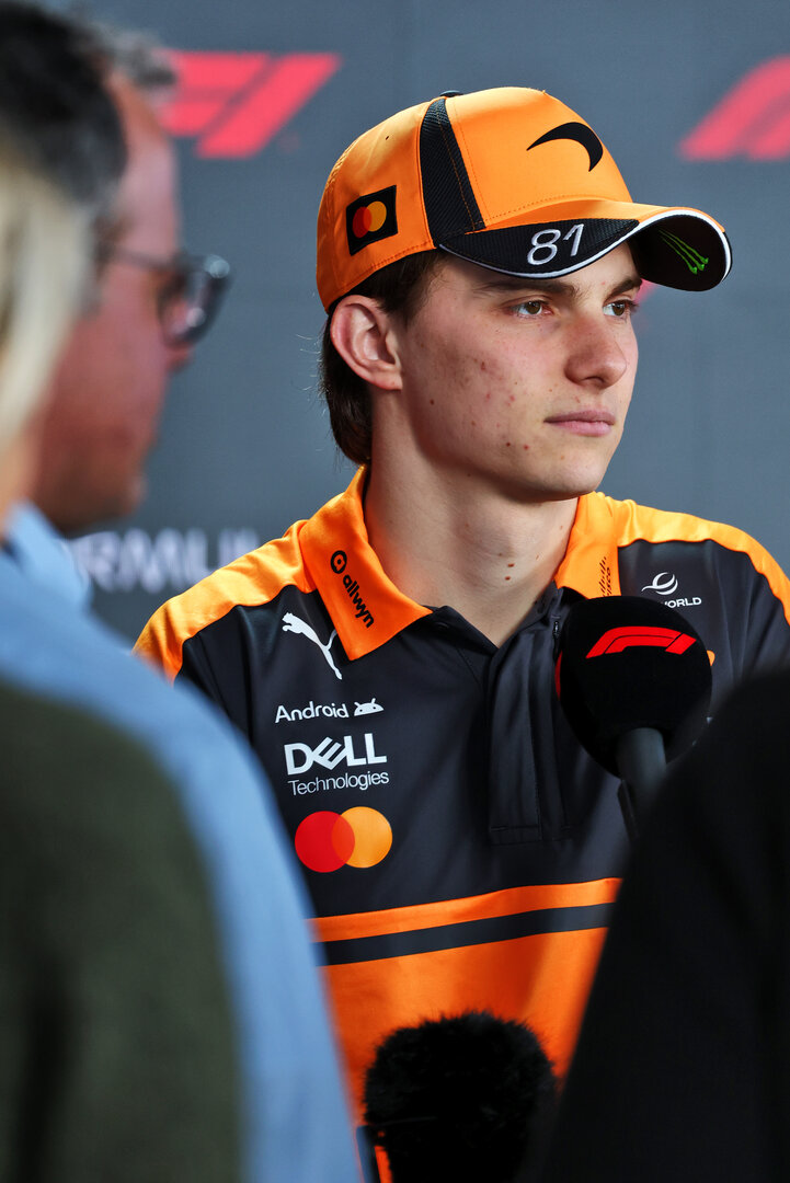 GP GIAPPONE, Oscar Piastri (AUS) McLaren F1 Team.
26.03.2026. Formula 1 World Championship, Rd 3, Japanese Grand Prix, Suzuka, Japan, Preparation Day.
- www.xpbimages.com, EMail: requests@xpbimages.com © Copyright: Bearne / XPB Images