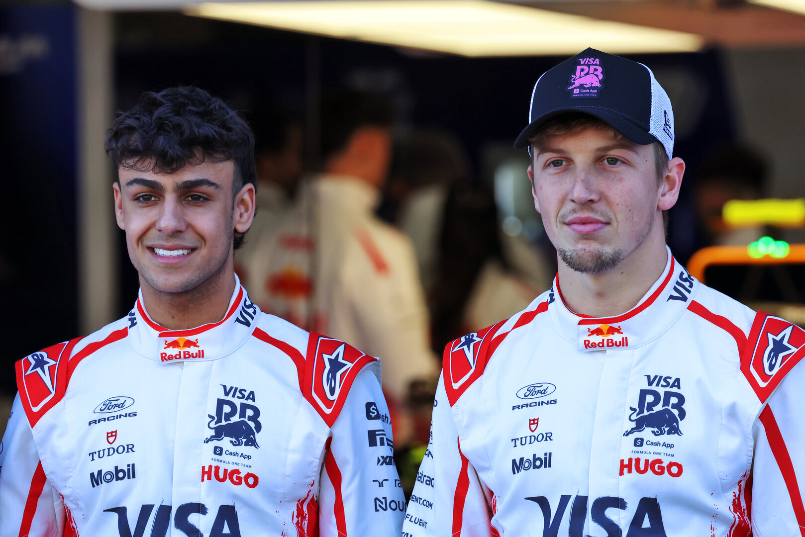 GP GIAPPONE, (L to R): Arvid Lindblad (GBR) Racing Bulls Formula One Team e team mate Liam Lawson (NZL) Racing Bulls Formula One Team at a team photograph.
26.03.2026. Formula 1 World Championship, Rd 3, Japanese Grand Prix, Suzuka, Japan, Preparation Day.
 - www.xpbimages.com, EMail: requests@xpbimages.com © Copyright: Rew / XPB Images