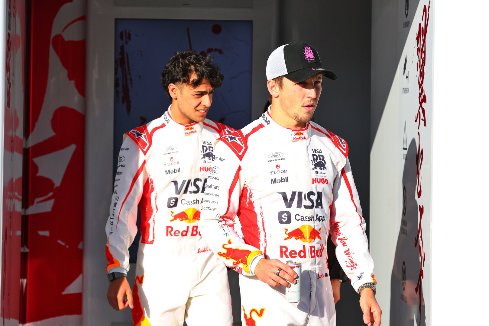 GP GIAPPONE, Liam Lawson (NZL) Racing Bulls Formula One Team e Arvid Lindblad (GBR) Racing Bulls Formula One Team.
26.03.2026. Formula 1 World Championship, Rd 3, Japanese Grand Prix, Suzuka, Japan, Preparation Day.
- www.xpbimages.com, EMail: requests@xpbimages.com © Copyright: Bearne / XPB Images