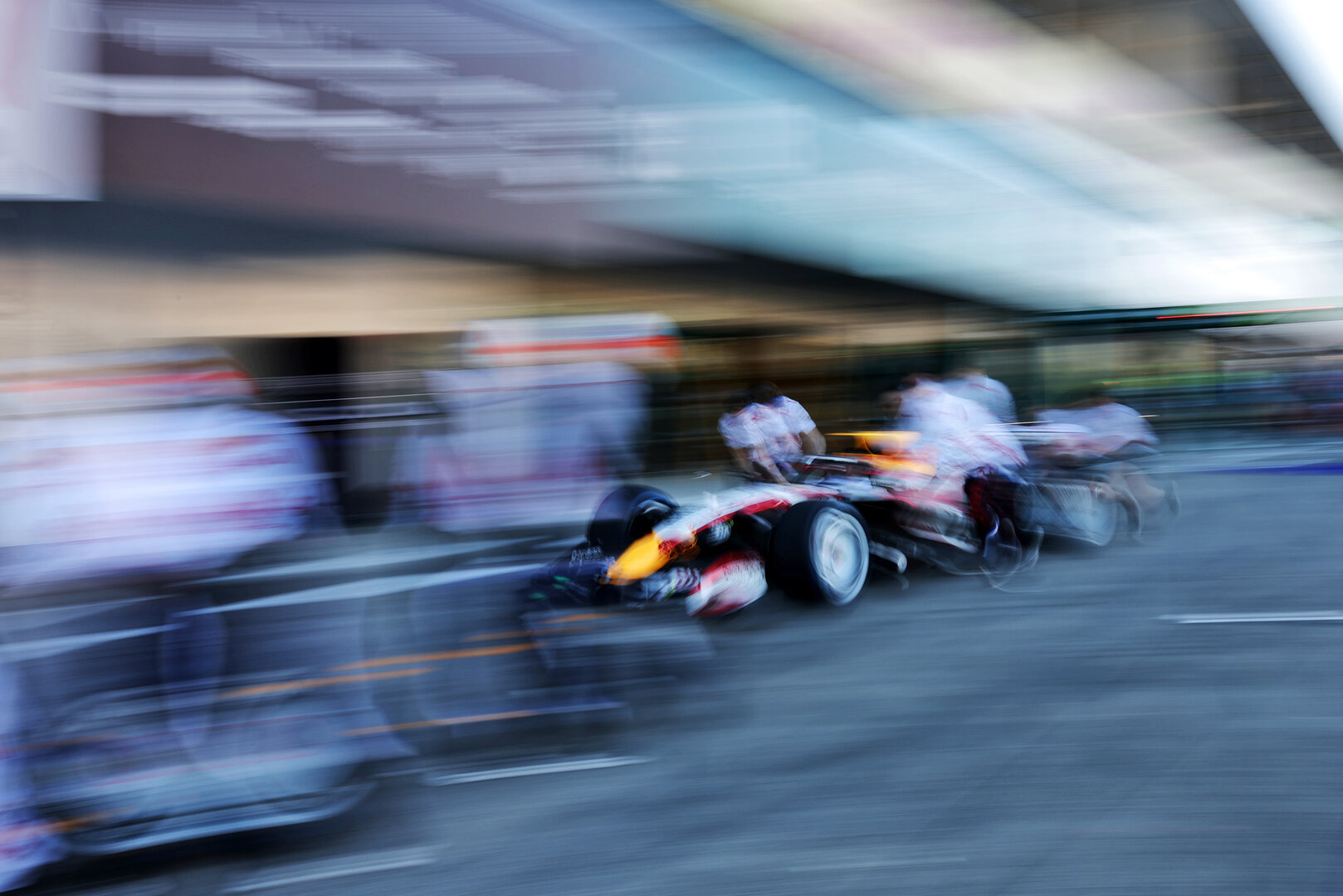 GP GIAPPONE, Racing Bulls Formula One Team practice a pit stop.
26.03.2026. Formula 1 World Championship, Rd 3, Japanese Grand Prix, Suzuka, Japan, Preparation Day.
- www.xpbimages.com, EMail: requests@xpbimages.com © Copyright: Rew / XPB Images
