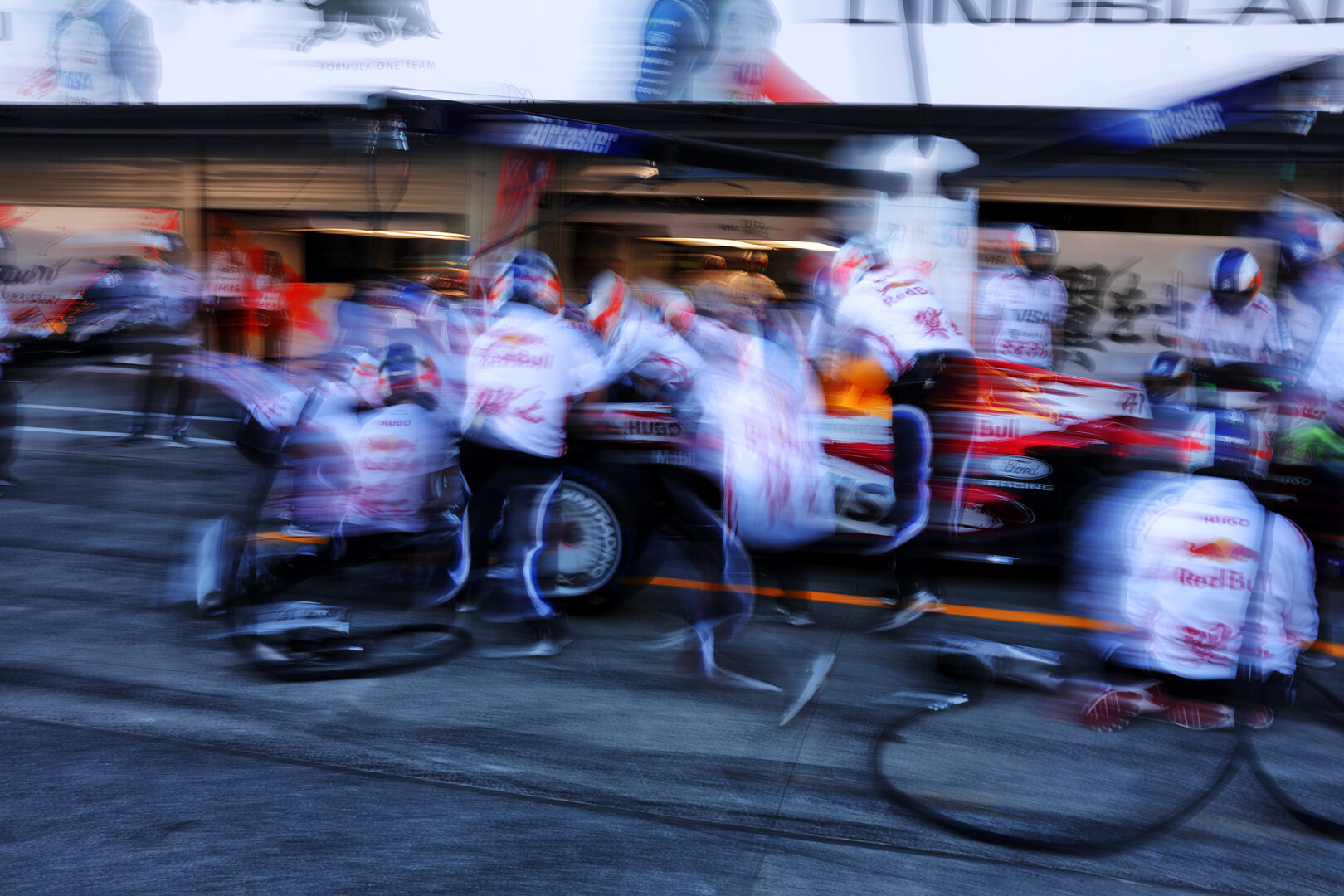 GP GIAPPONE, Racing Bulls Formula One Team practice a pit stop.
26.03.2026. Formula 1 World Championship, Rd 3, Japanese Grand Prix, Suzuka, Japan, Preparation Day.
- www.xpbimages.com, EMail: requests@xpbimages.com © Copyright: Rew / XPB Images