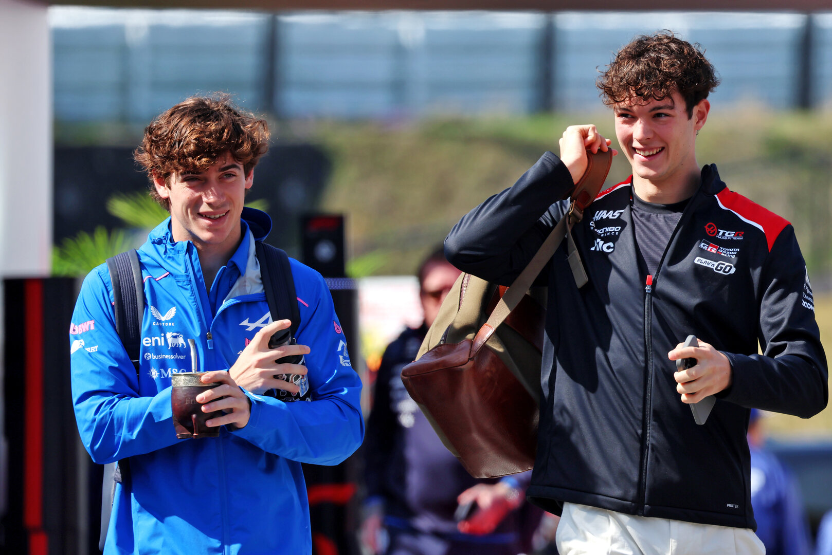 GP GIAPPONE, (L to R): Franco Colapinto (ARG) Alpine F1 Team with Oliver Bearman (GBR) Haas F1 Team.
27.03.2026. Formula 1 World Championship, Rd 3, Japanese Grand Prix, Suzuka, Japan, Practice Day.
 - www.xpbimages.com, EMail: requests@xpbimages.com © Copyright: Rew / XPB Images