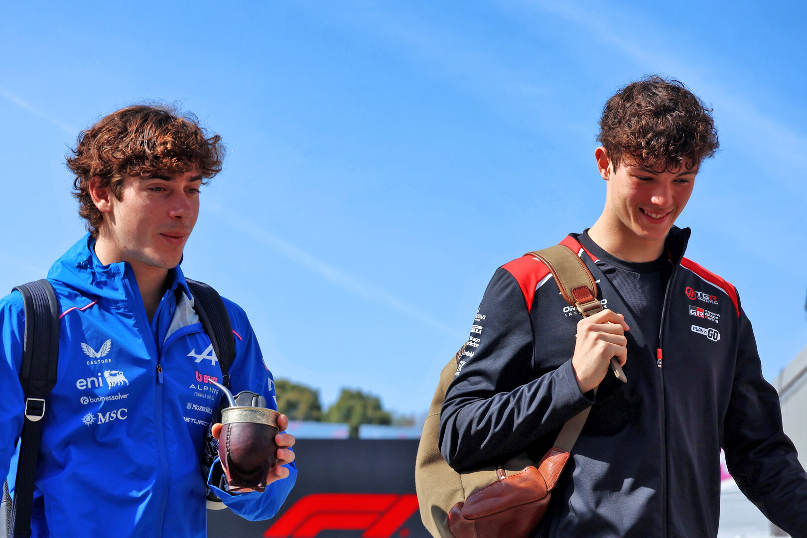 GP GIAPPONE, (L to R): Franco Colapinto (ARG) Alpine F1 Team with Oliver Bearman (GBR) Haas F1 Team.
27.03.2026. Formula 1 World Championship, Rd 3, Japanese Grand Prix, Suzuka, Japan, Practice Day.
 - www.xpbimages.com, EMail: requests@xpbimages.com © Copyright: Rew / XPB Images
