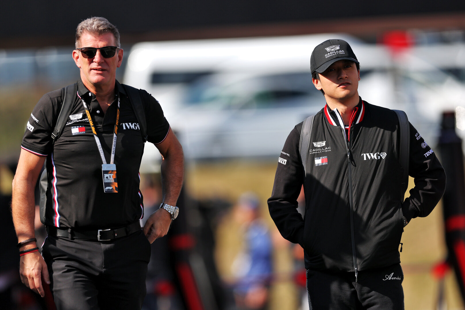 GP GIAPPONE, (L to R): Graeme Lowdon (GBR) Cadillac Formula 1 Team, Team Principal with Zhou Guanyu (CHN) Cadillac Formula 1 Team Reserve Driver.
27.03.2026. Formula 1 World Championship, Rd 3, Japanese Grand Prix, Suzuka, Japan, Practice Day.
- www.xpbimages.com, EMail: requests@xpbimages.com © Copyright: Charniaux / XPB Images