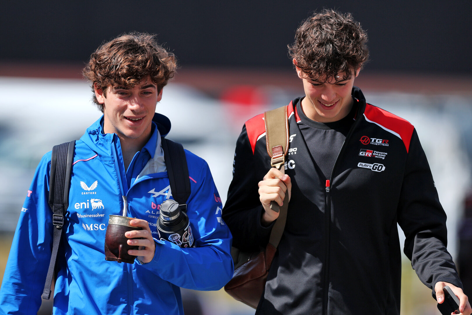 GP GIAPPONE, (L to R): Franco Colapinto (ARG) Alpine F1 Team with Oliver Bearman (GBR) Haas F1 Team.
27.03.2026. Formula 1 World Championship, Rd 3, Japanese Grand Prix, Suzuka, Japan, Practice Day.
- www.xpbimages.com, EMail: requests@xpbimages.com © Copyright: Charniaux / XPB Images