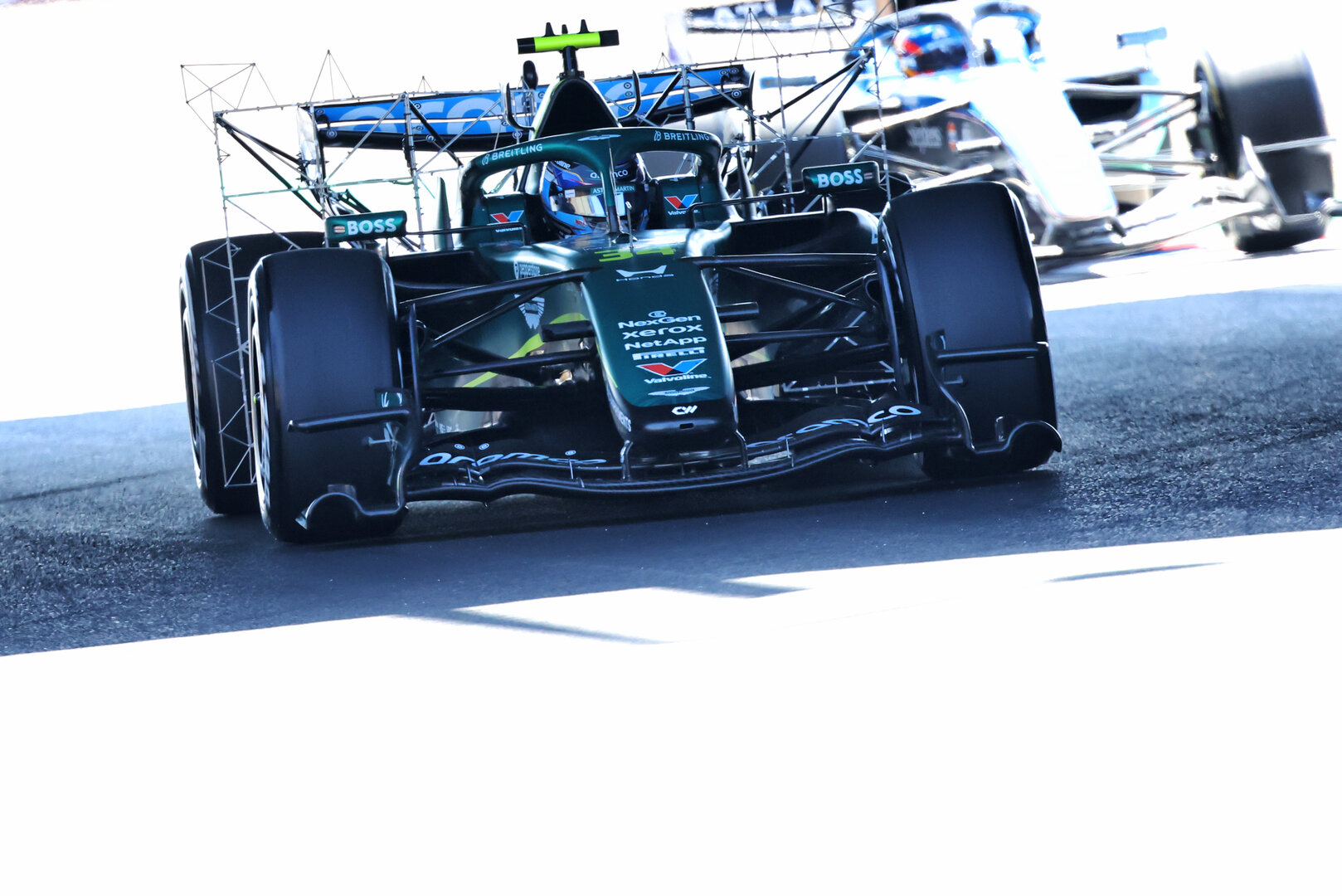 GP GIAPPONE, Jak Crawford (USA) Aston Martin F1 Team AMR26 Reserve Driver with sensor equipment.
27.03.2026. Formula 1 World Championship, Rd 3, Japanese Grand Prix, Suzuka, Japan, Practice Day.
- www.xpbimages.com, EMail: requests@xpbimages.com © Copyright: Rew / XPB Images