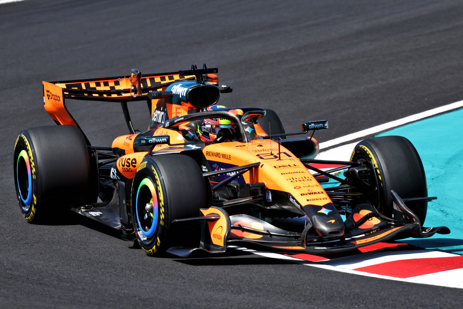 GP GIAPPONE, Oscar Piastri (AUS) McLaren F1 Team MCL40.
27.03.2026. Formula 1 World Championship, Rd 3, Japanese Grand Prix, Suzuka, Japan, Practice Day.
- www.xpbimages.com, EMail: requests@xpbimages.com © Copyright: Bearne / XPB Images