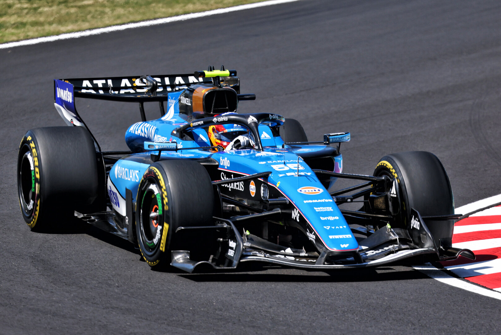 GP GIAPPONE, Carlos Sainz (ESP) Williams F1 Team FW48.
27.03.2026. Formula 1 World Championship, Rd 3, Japanese Grand Prix, Suzuka, Japan, Practice Day.
- www.xpbimages.com, EMail: requests@xpbimages.com © Copyright: Bearne / XPB Images