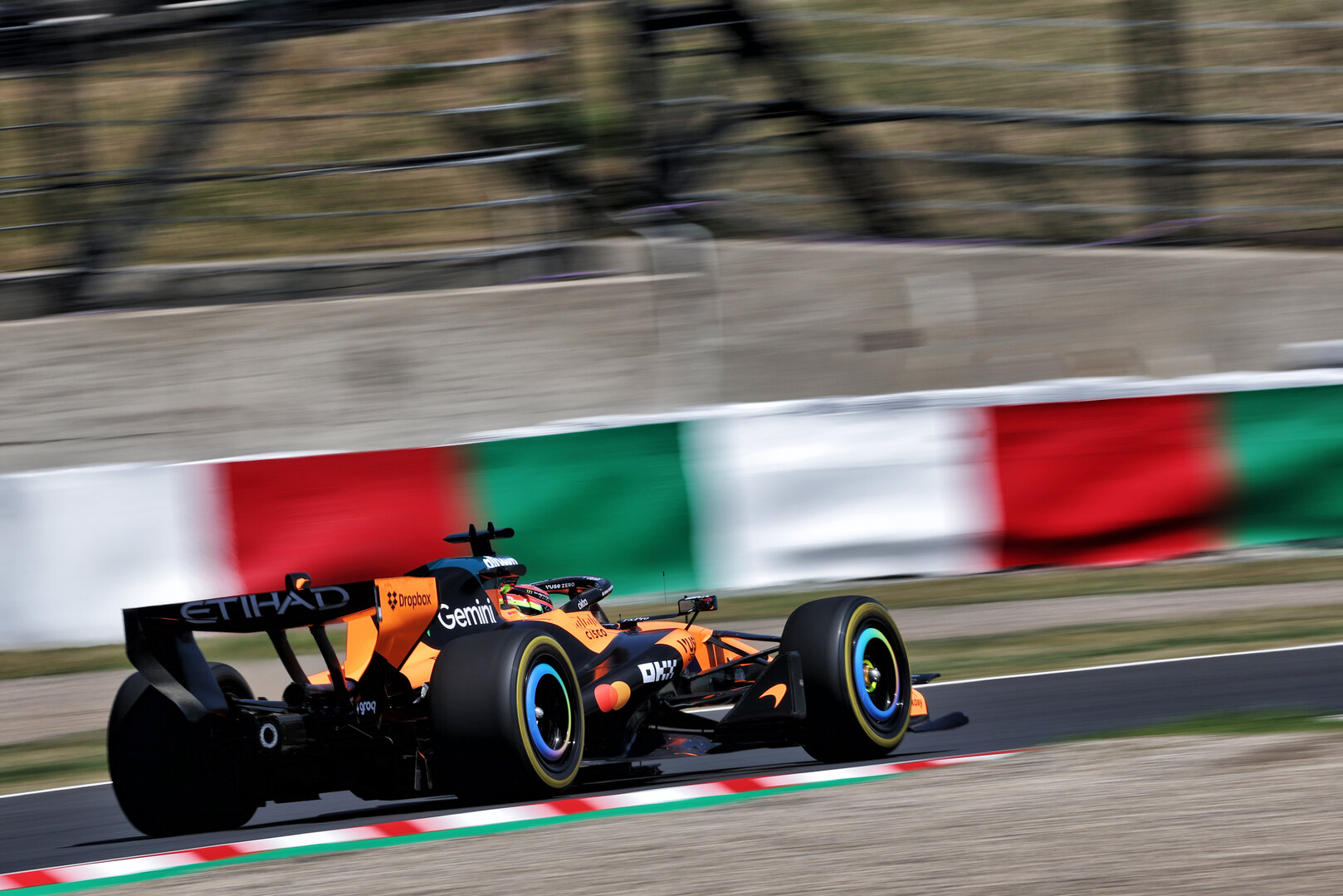 GP GIAPPONE, Oscar Piastri (AUS) McLaren F1 Team MCL40.
27.03.2026. Formula 1 World Championship, Rd 3, Japanese Grand Prix, Suzuka, Japan, Practice Day.
- www.xpbimages.com, EMail: requests@xpbimages.com © Copyright: Charniaux / XPB Images