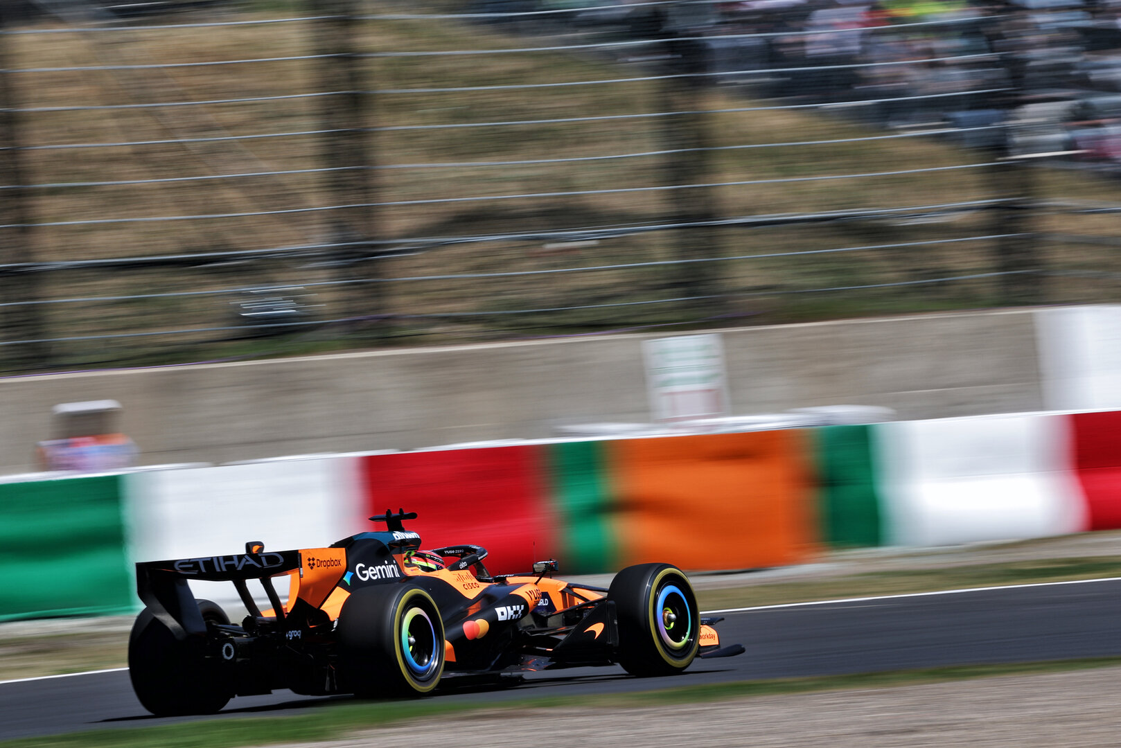 GP GIAPPONE, Oscar Piastri (AUS) McLaren F1 Team MCL40.
27.03.2026. Formula 1 World Championship, Rd 3, Japanese Grand Prix, Suzuka, Japan, Practice Day.
- www.xpbimages.com, EMail: requests@xpbimages.com © Copyright: Charniaux / XPB Images