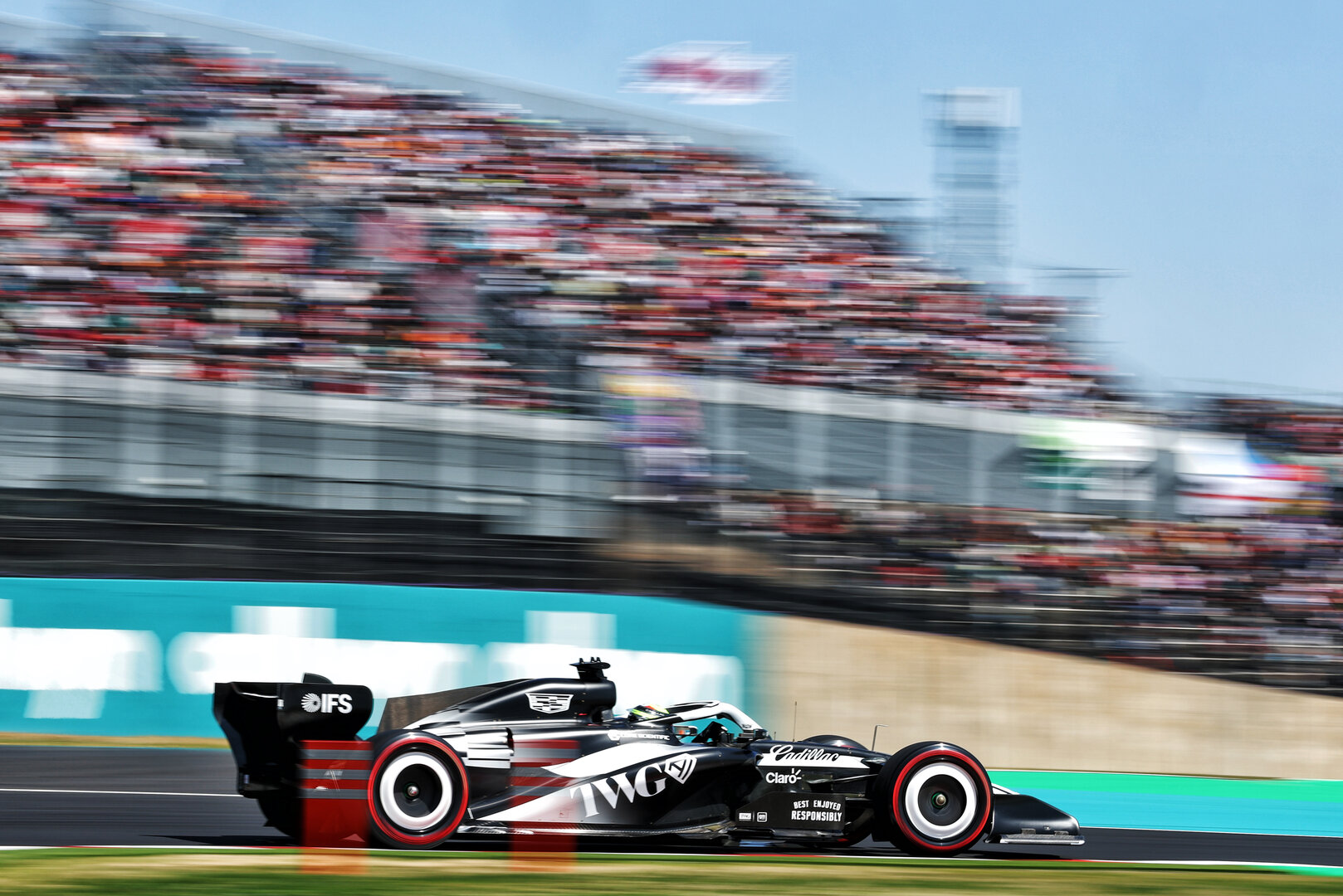 GP GIAPPONE, Sergio Perez (MEX) Cadillac Formula 1 Team MAC-26.
27.03.2026. Formula 1 World Championship, Rd 3, Japanese Grand Prix, Suzuka, Japan, Practice Day.
- www.xpbimages.com, EMail: requests@xpbimages.com © Copyright: Bearne / XPB Images
