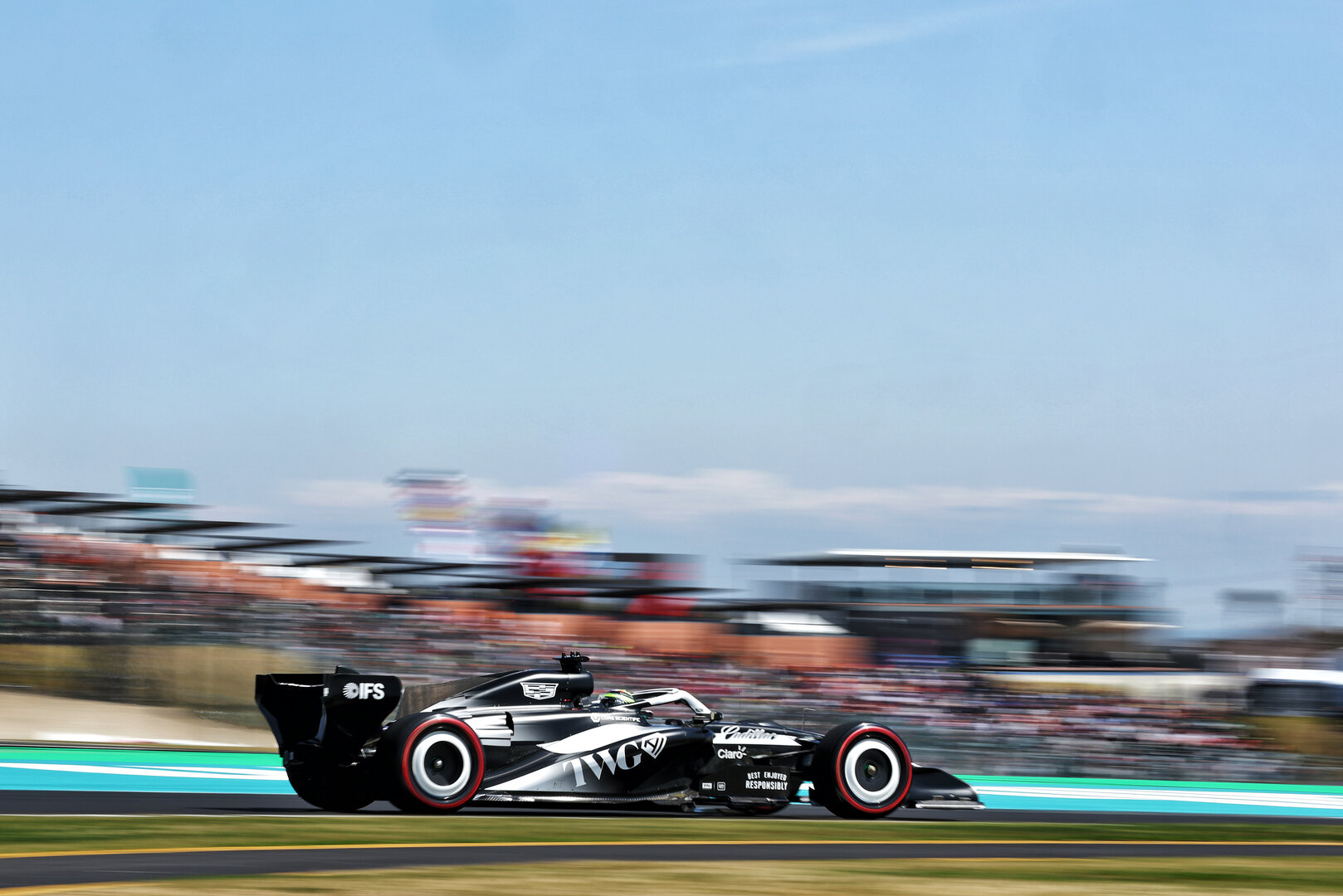 GP GIAPPONE, Sergio Perez (MEX) Cadillac Formula 1 Team MAC-26.
27.03.2026. Formula 1 World Championship, Rd 3, Japanese Grand Prix, Suzuka, Japan, Practice Day.
- www.xpbimages.com, EMail: requests@xpbimages.com © Copyright: Bearne / XPB Images