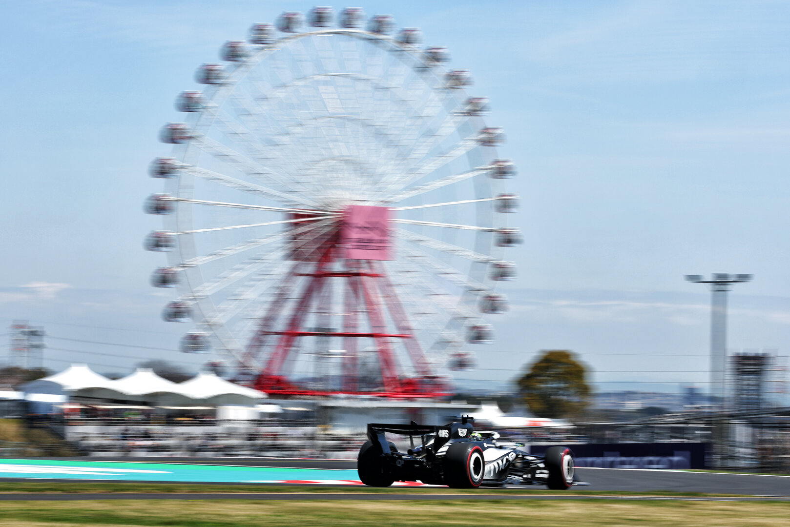 GP GIAPPONE, Sergio Perez (MEX) Cadillac Formula 1 Team MAC-26.
27.03.2026. Formula 1 World Championship, Rd 3, Japanese Grand Prix, Suzuka, Japan, Practice Day.
- www.xpbimages.com, EMail: requests@xpbimages.com © Copyright: Bearne / XPB Images
