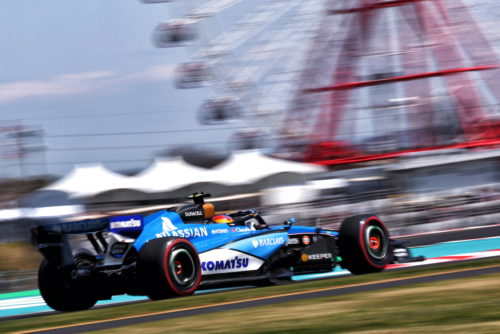 GP GIAPPONE, Carlos Sainz (ESP) Williams F1 Team FW48.
27.03.2026. Formula 1 World Championship, Rd 3, Japanese Grand Prix, Suzuka, Japan, Practice Day.
- www.xpbimages.com, EMail: requests@xpbimages.com © Copyright: Bearne / XPB Images