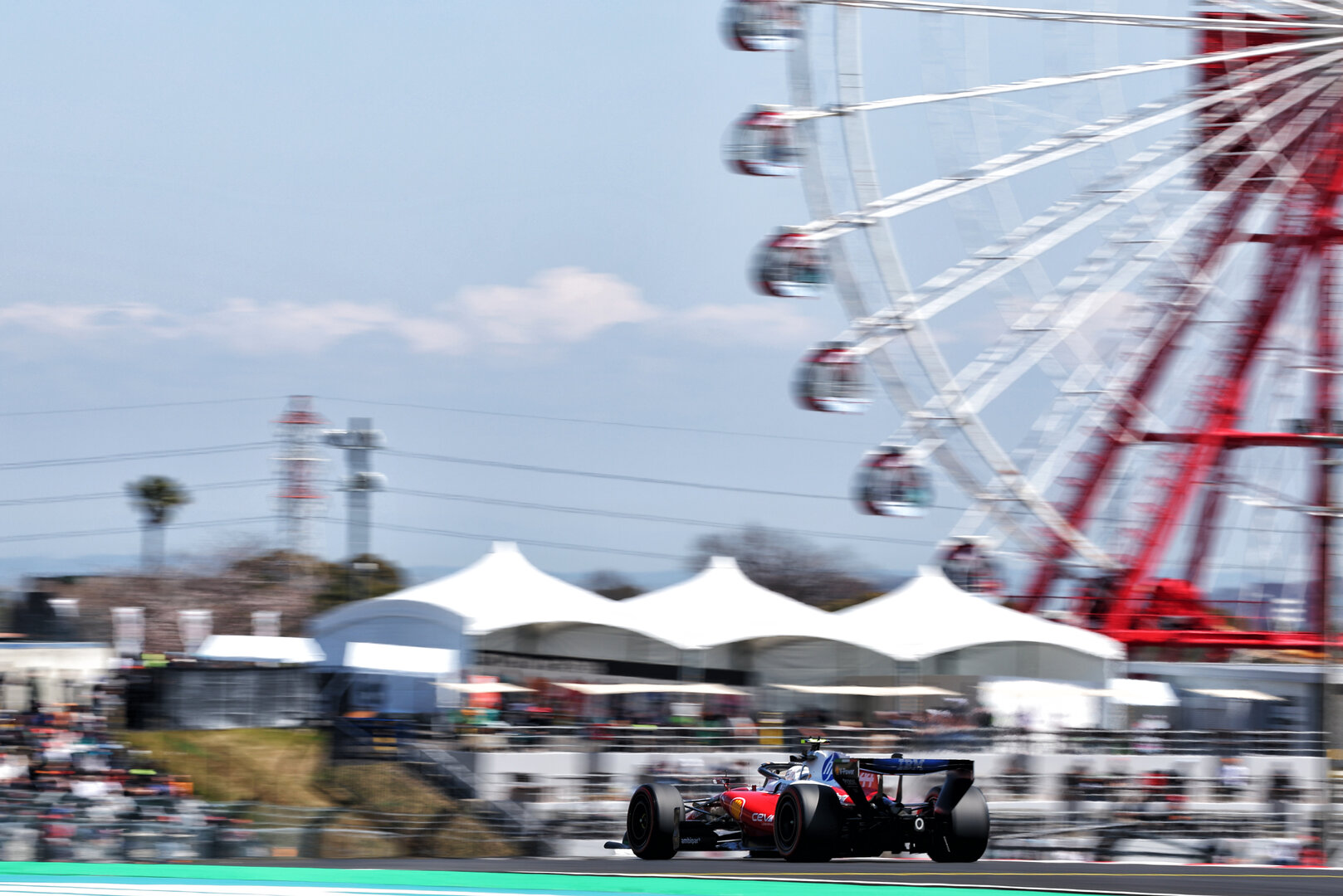 GP GIAPPONE, Lewis Hamilton (GBR) Ferrari SF-26.
27.03.2026. Formula 1 World Championship, Rd 3, Japanese Grand Prix, Suzuka, Japan, Practice Day.
- www.xpbimages.com, EMail: requests@xpbimages.com © Copyright: Bearne / XPB Images