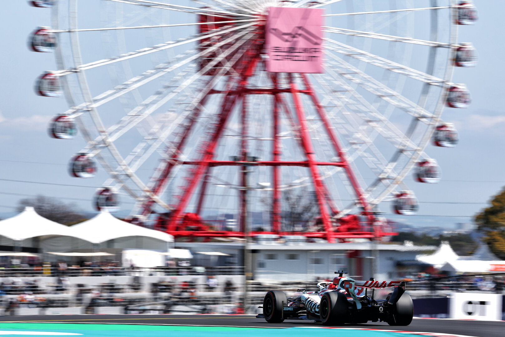 GP GIAPPONE, Esteban Ocon (FRA) Haas F1 Team VF-26.
27.03.2026. Formula 1 World Championship, Rd 3, Japanese Grand Prix, Suzuka, Japan, Practice Day.
- www.xpbimages.com, EMail: requests@xpbimages.com © Copyright: Bearne / XPB Images