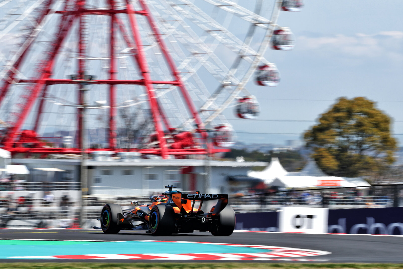 GP GIAPPONE, Oscar Piastri (AUS) McLaren F1 Team MCL40.
27.03.2026. Formula 1 World Championship, Rd 3, Japanese Grand Prix, Suzuka, Japan, Practice Day.
- www.xpbimages.com, EMail: requests@xpbimages.com © Copyright: Bearne / XPB Images