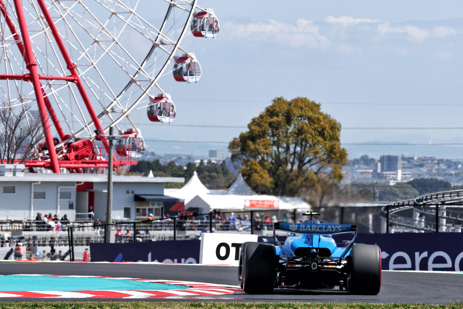 GP GIAPPONE, Carlos Sainz (ESP) Williams F1 Team FW48.
27.03.2026. Formula 1 World Championship, Rd 3, Japanese Grand Prix, Suzuka, Japan, Practice Day.
- www.xpbimages.com, EMail: requests@xpbimages.com © Copyright: Bearne / XPB Images