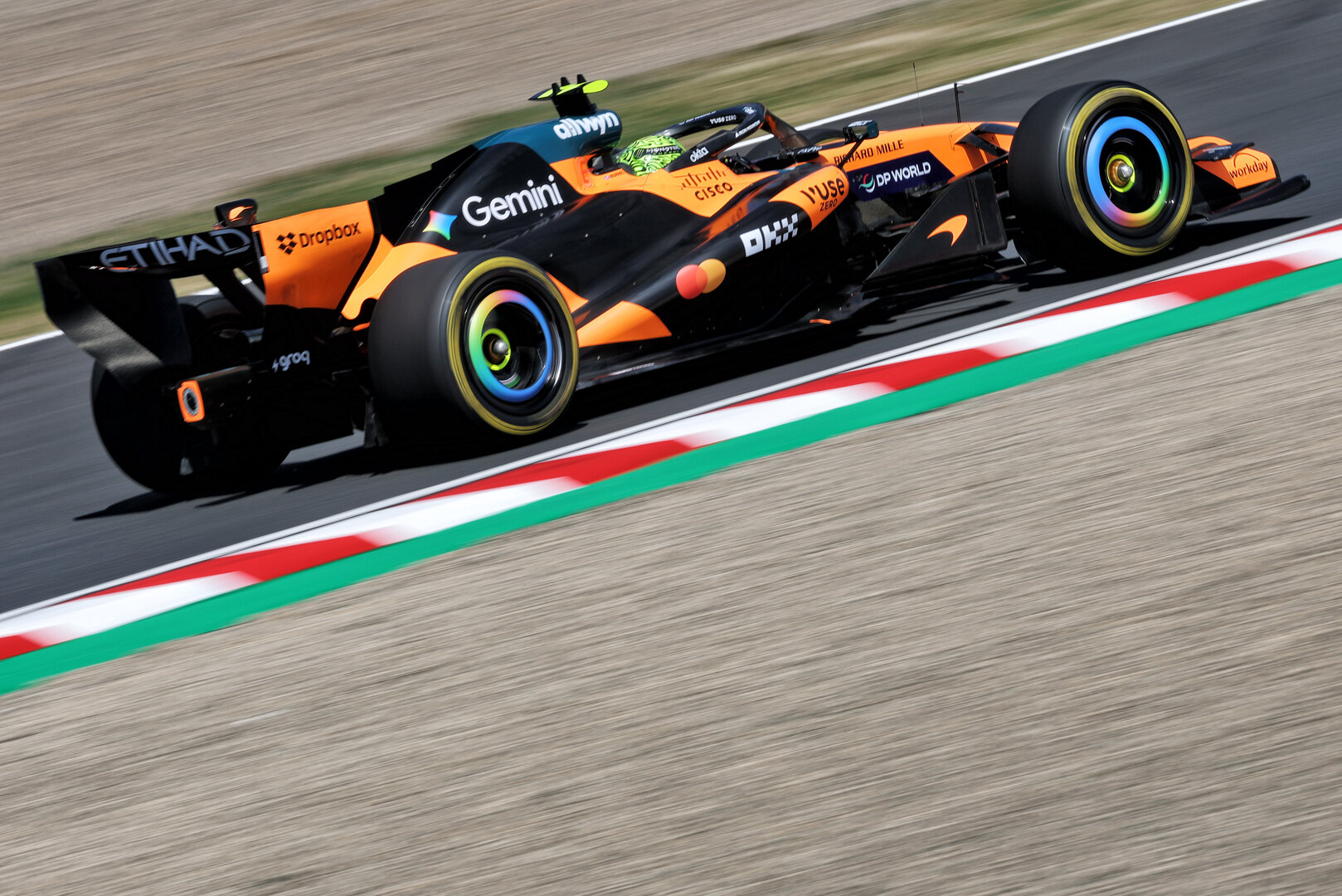 GP GIAPPONE, Lando Norris (GBR) McLaren F1 Team MCL40.
27.03.2026. Formula 1 World Championship, Rd 3, Japanese Grand Prix, Suzuka, Japan, Practice Day.
- www.xpbimages.com, EMail: requests@xpbimages.com © Copyright: Charniaux / XPB Images