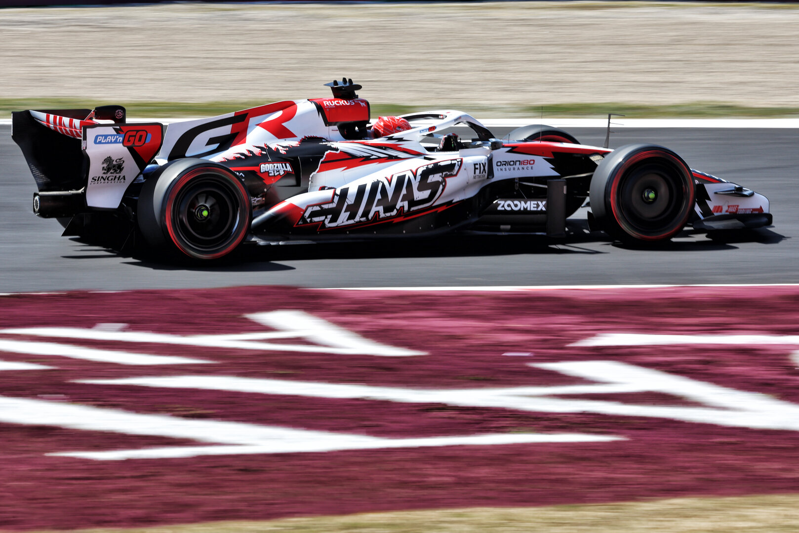 GP GIAPPONE, Esteban Ocon (FRA) Haas F1 Team VF-26.
27.03.2026. Formula 1 World Championship, Rd 3, Japanese Grand Prix, Suzuka, Japan, Practice Day.
 - www.xpbimages.com, EMail: requests@xpbimages.com © Copyright: Rew / XPB Images