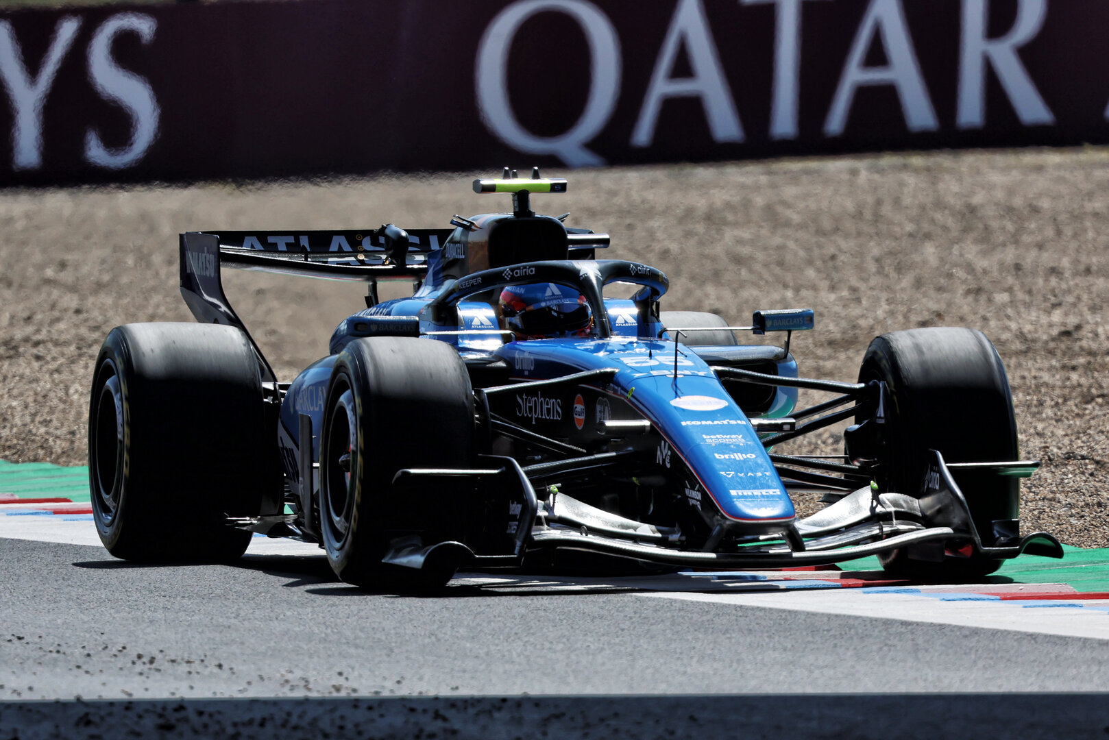 GP GIAPPONE, Carlos Sainz (ESP) Williams F1 Team FW48.
27.03.2026. Formula 1 World Championship, Rd 3, Japanese Grand Prix, Suzuka, Japan, Practice Day.
- www.xpbimages.com, EMail: requests@xpbimages.com © Copyright: Rew / XPB Images