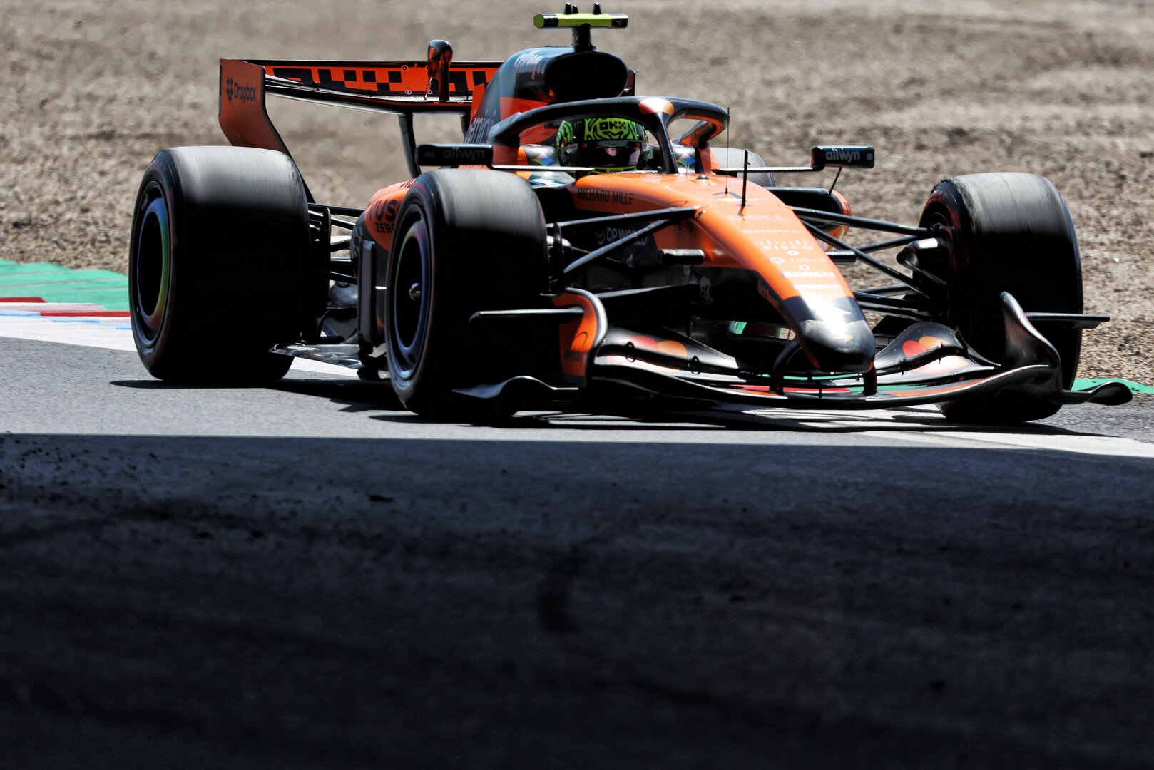 GP GIAPPONE, Lando Norris (GBR) McLaren F1 Team MCL40.
27.03.2026. Formula 1 World Championship, Rd 3, Japanese Grand Prix, Suzuka, Japan, Practice Day.
- www.xpbimages.com, EMail: requests@xpbimages.com © Copyright: Rew / XPB Images