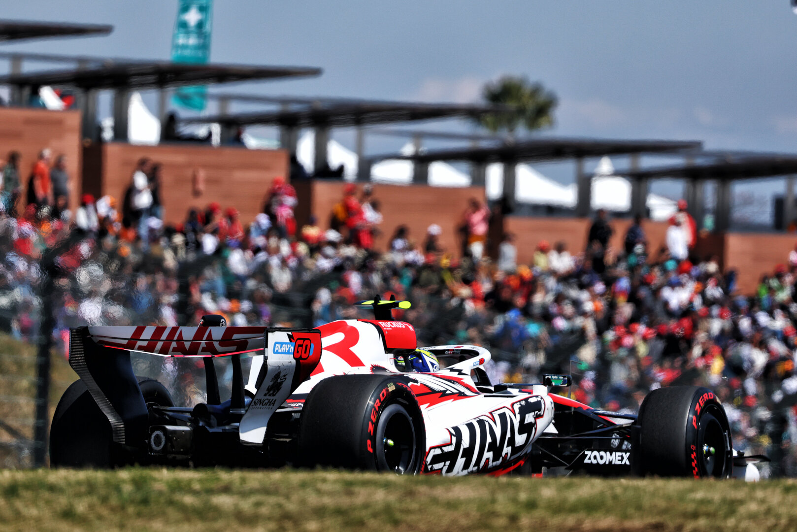 GP GIAPPONE, Oliver Bearman (GBR) Haas F1 Team VF-26.
27.03.2026. Formula 1 World Championship, Rd 3, Japanese Grand Prix, Suzuka, Japan, Practice Day.
- www.xpbimages.com, EMail: requests@xpbimages.com © Copyright: Bearne / XPB Images