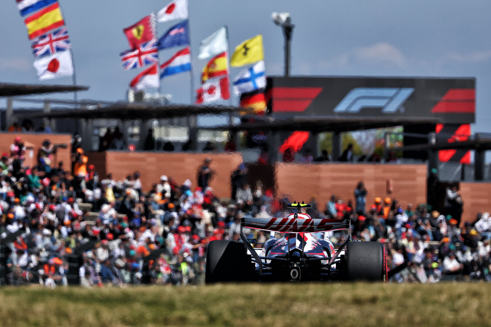 GP GIAPPONE, Oliver Bearman (GBR) Haas F1 Team VF-26.
27.03.2026. Formula 1 World Championship, Rd 3, Japanese Grand Prix, Suzuka, Japan, Practice Day.
- www.xpbimages.com, EMail: requests@xpbimages.com © Copyright: Bearne / XPB Images