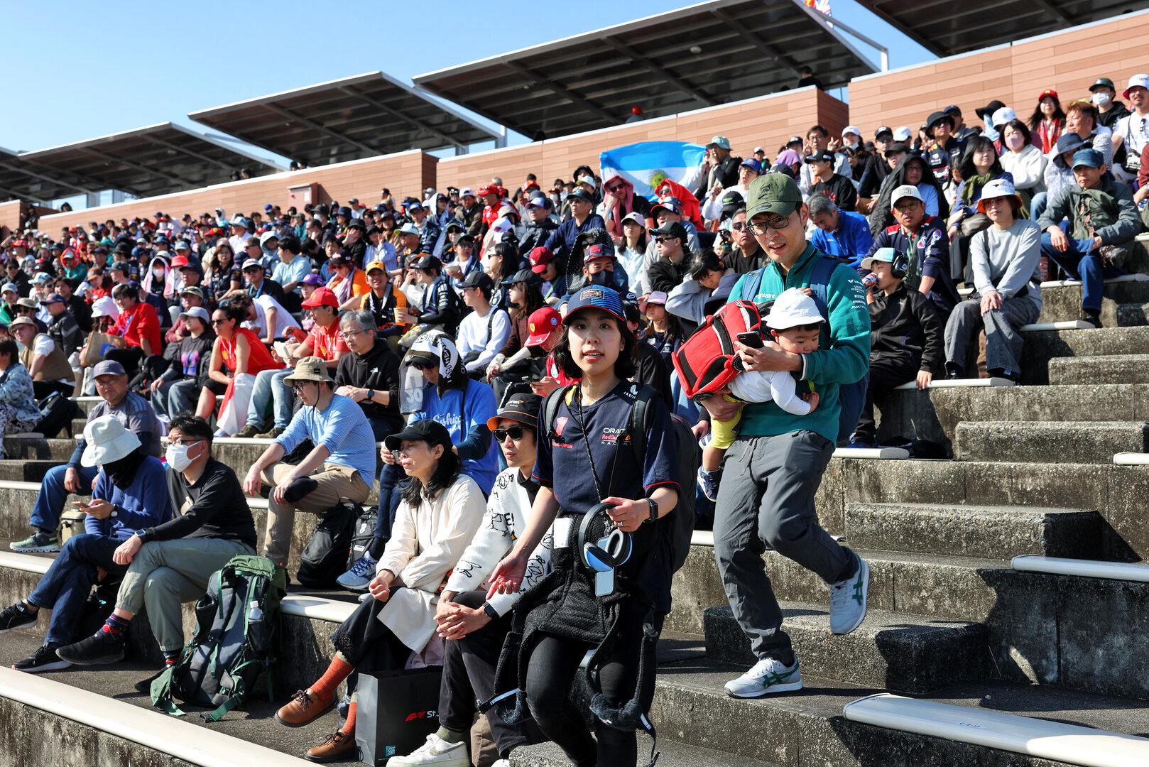 GP GIAPPONE, Circuit Atmosfera - Fans in the grandstand.
27.03.2026. Formula 1 World Championship, Rd 3, Japanese Grand Prix, Suzuka, Japan, Practice Day.
- www.xpbimages.com, EMail: requests@xpbimages.com © Copyright: Rew / XPB Images