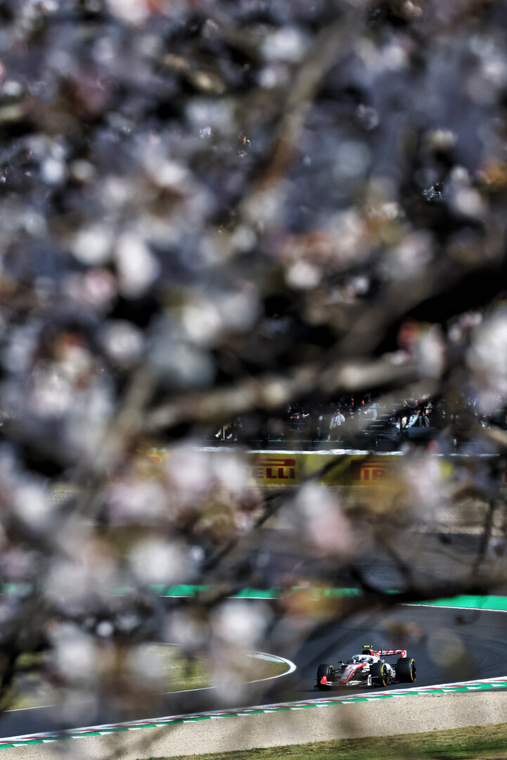 GP GIAPPONE, Oliver Bearman (GBR) Haas F1 Team VF-26.
27.03.2026. Formula 1 World Championship, Rd 3, Japanese Grand Prix, Suzuka, Japan, Practice Day.
- www.xpbimages.com, EMail: requests@xpbimages.com © Copyright: Bearne / XPB Images