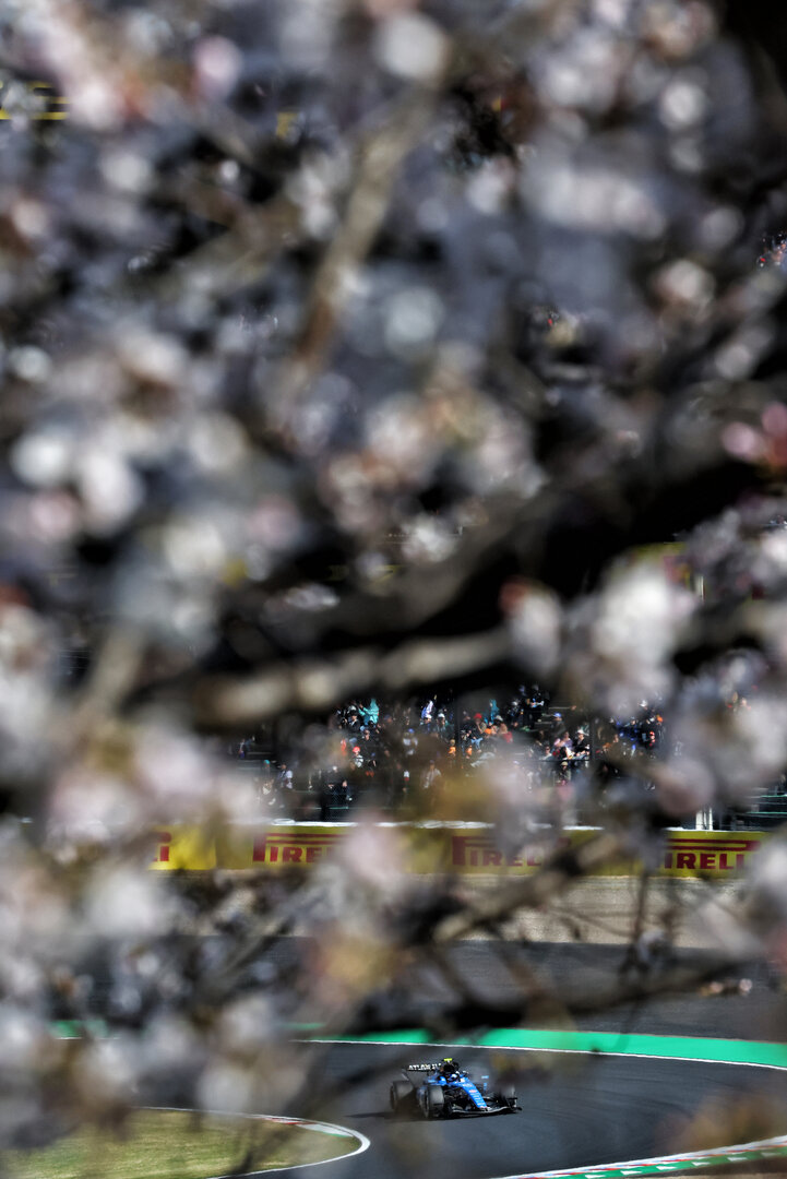 GP GIAPPONE, Carlos Sainz (ESP) Williams F1 Team FW48.
27.03.2026. Formula 1 World Championship, Rd 3, Japanese Grand Prix, Suzuka, Japan, Practice Day.
- www.xpbimages.com, EMail: requests@xpbimages.com © Copyright: Bearne / XPB Images