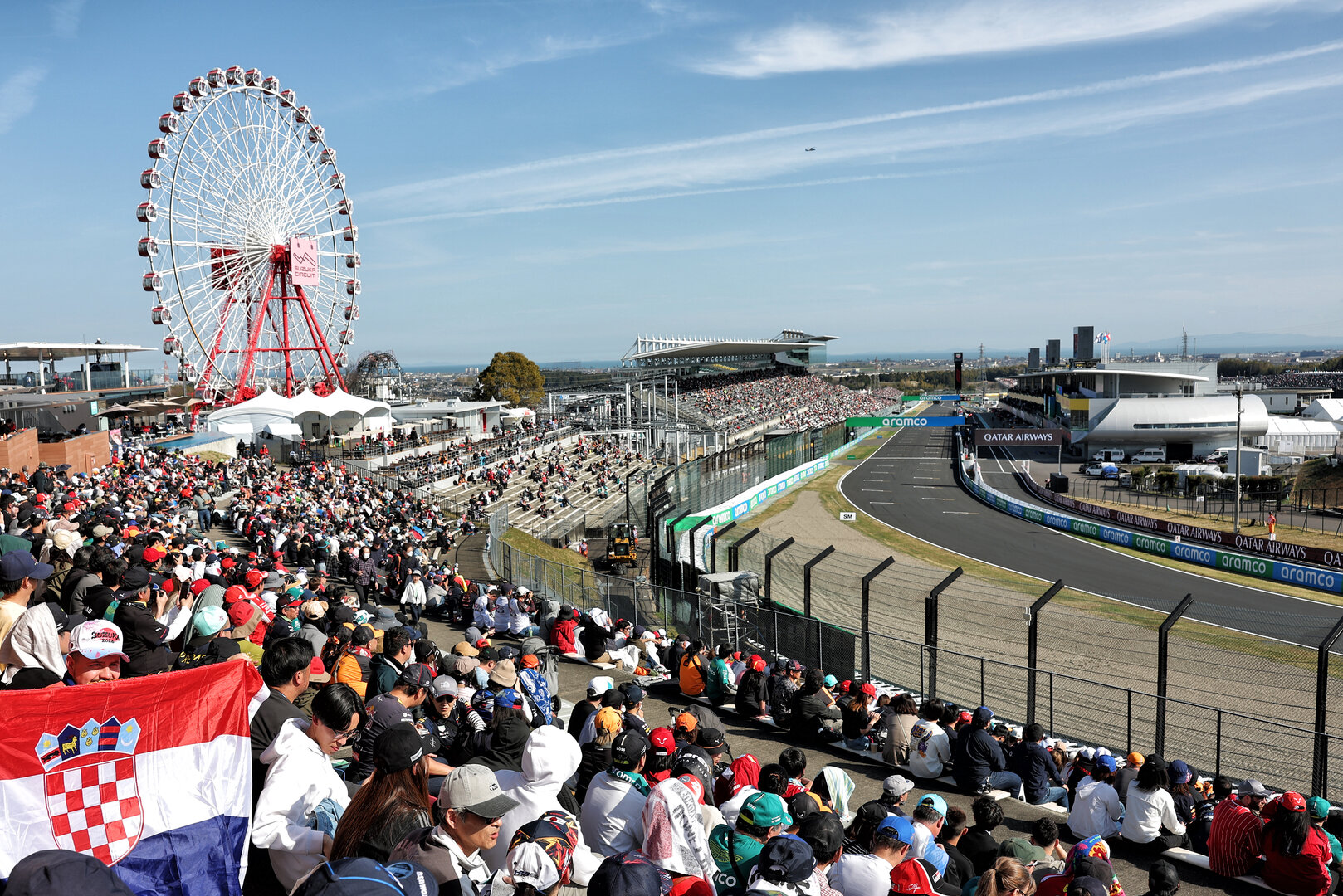 GP GIAPPONE, Circuit Atmosfera - fans in the grandstand.
27.03.2026. Formula 1 World Championship, Rd 3, Japanese Grand Prix, Suzuka, Japan, Practice Day.
- www.xpbimages.com, EMail: requests@xpbimages.com © Copyright: Rew / XPB Images