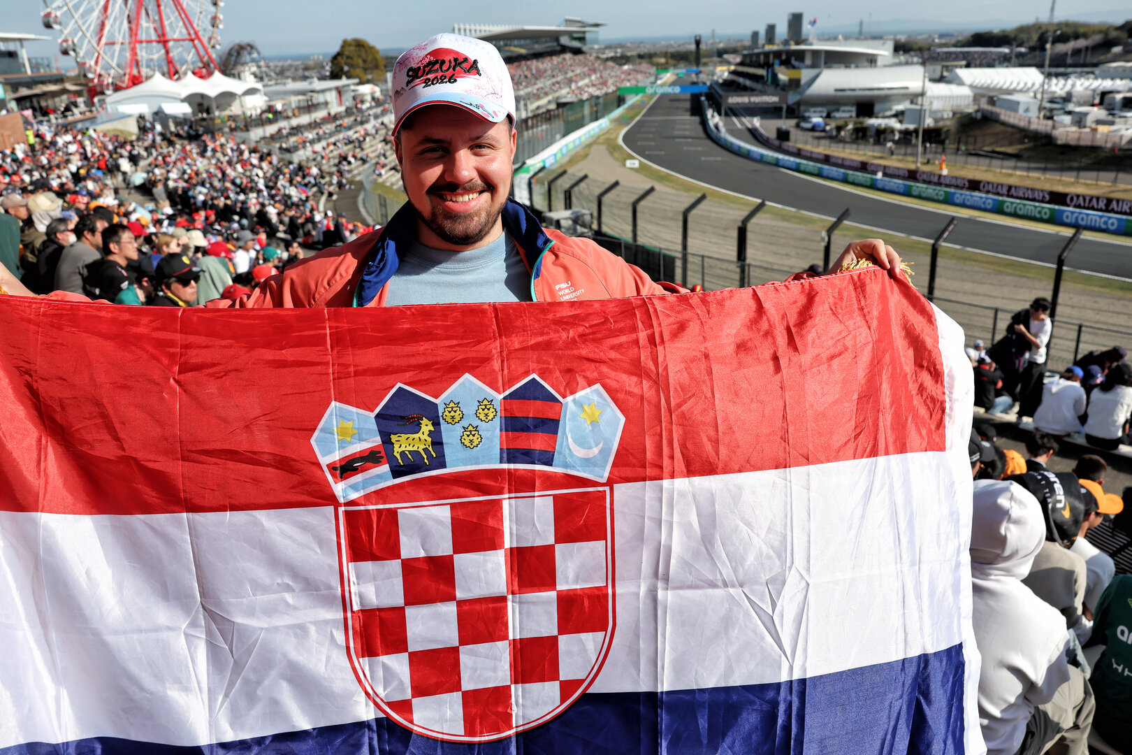 GP GIAPPONE, Circuit Atmosfera - fan in the grandstand.
27.03.2026. Formula 1 World Championship, Rd 3, Japanese Grand Prix, Suzuka, Japan, Practice Day.
- www.xpbimages.com, EMail: requests@xpbimages.com © Copyright: Rew / XPB Images