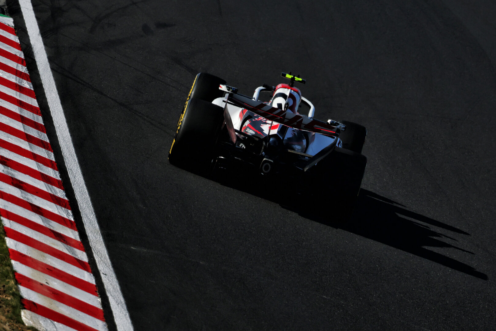 GP GIAPPONE, Oliver Bearman (GBR) Haas F1 Team VF-26.
27.03.2026. Formula 1 World Championship, Rd 3, Japanese Grand Prix, Suzuka, Japan, Practice Day.
- www.xpbimages.com, EMail: requests@xpbimages.com © Copyright: Bearne / XPB Images
